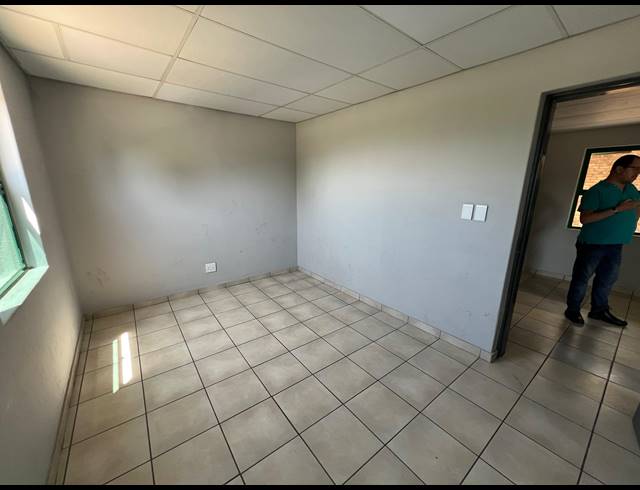 257M² WAREHOUSE TO LET IN LASER PARK
